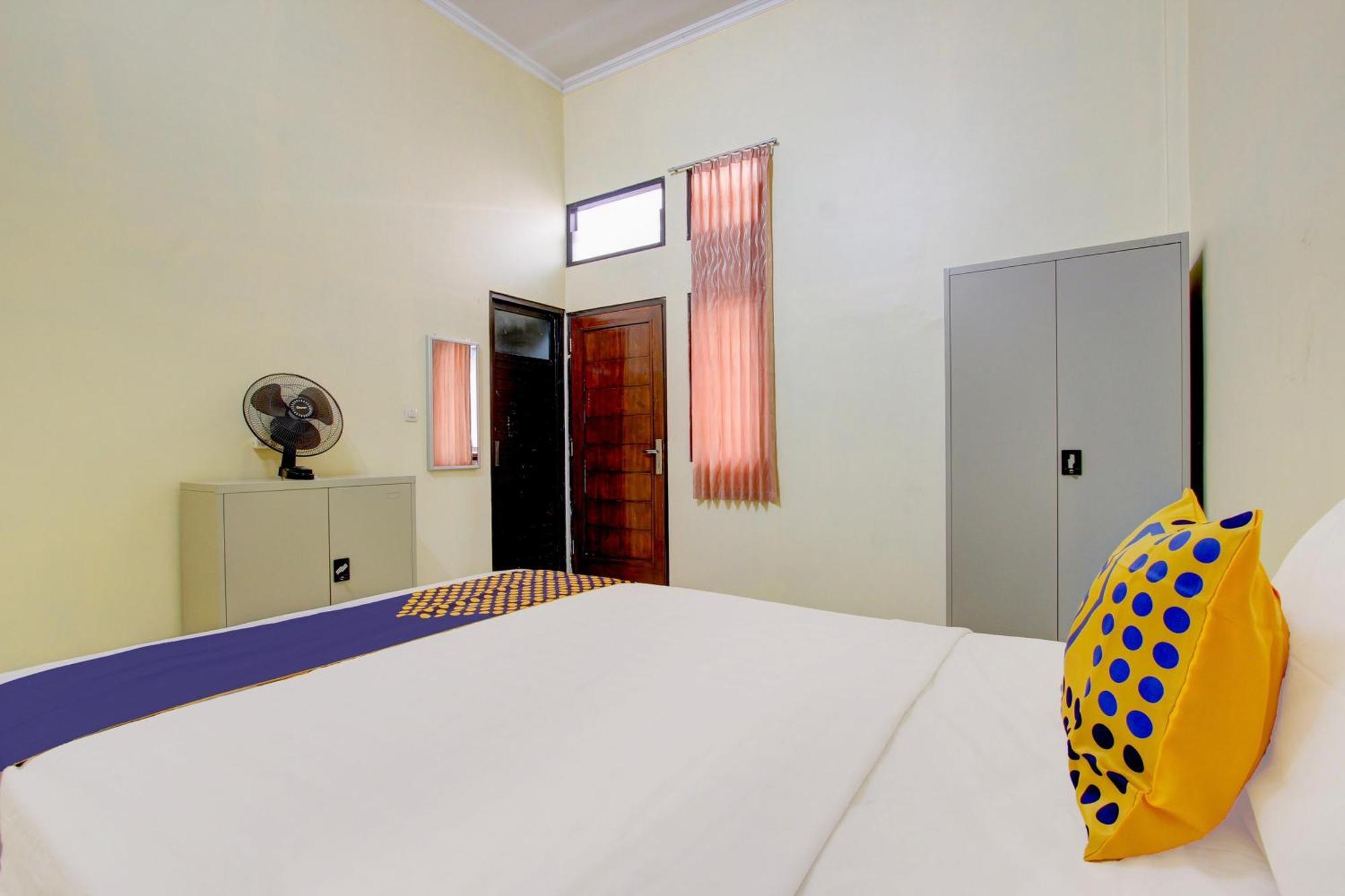 Spot On 93245 Guest House Mulia Dua Syariah Klaten Exteriör bild