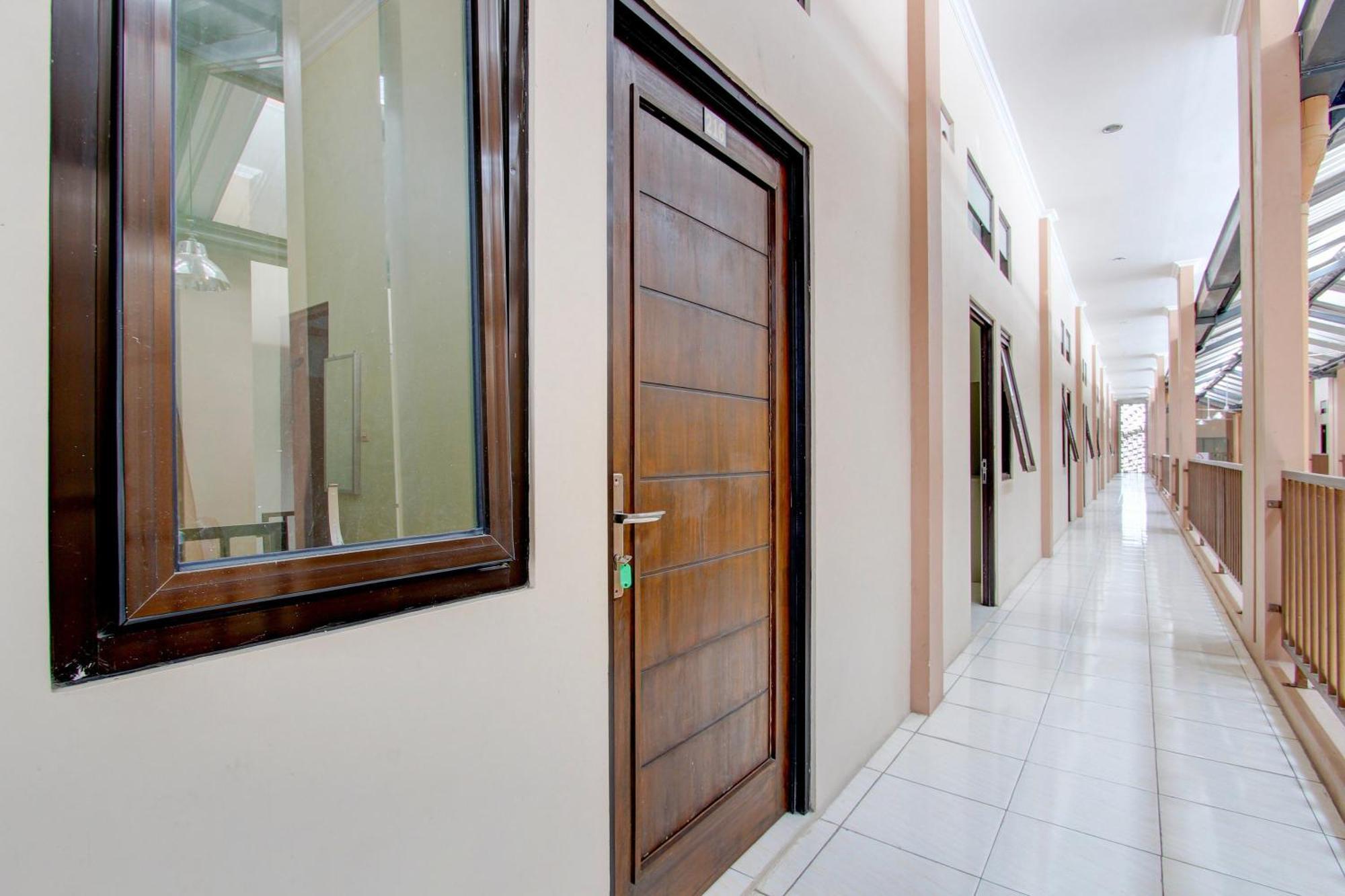 Spot On 93245 Guest House Mulia Dua Syariah Klaten Exteriör bild