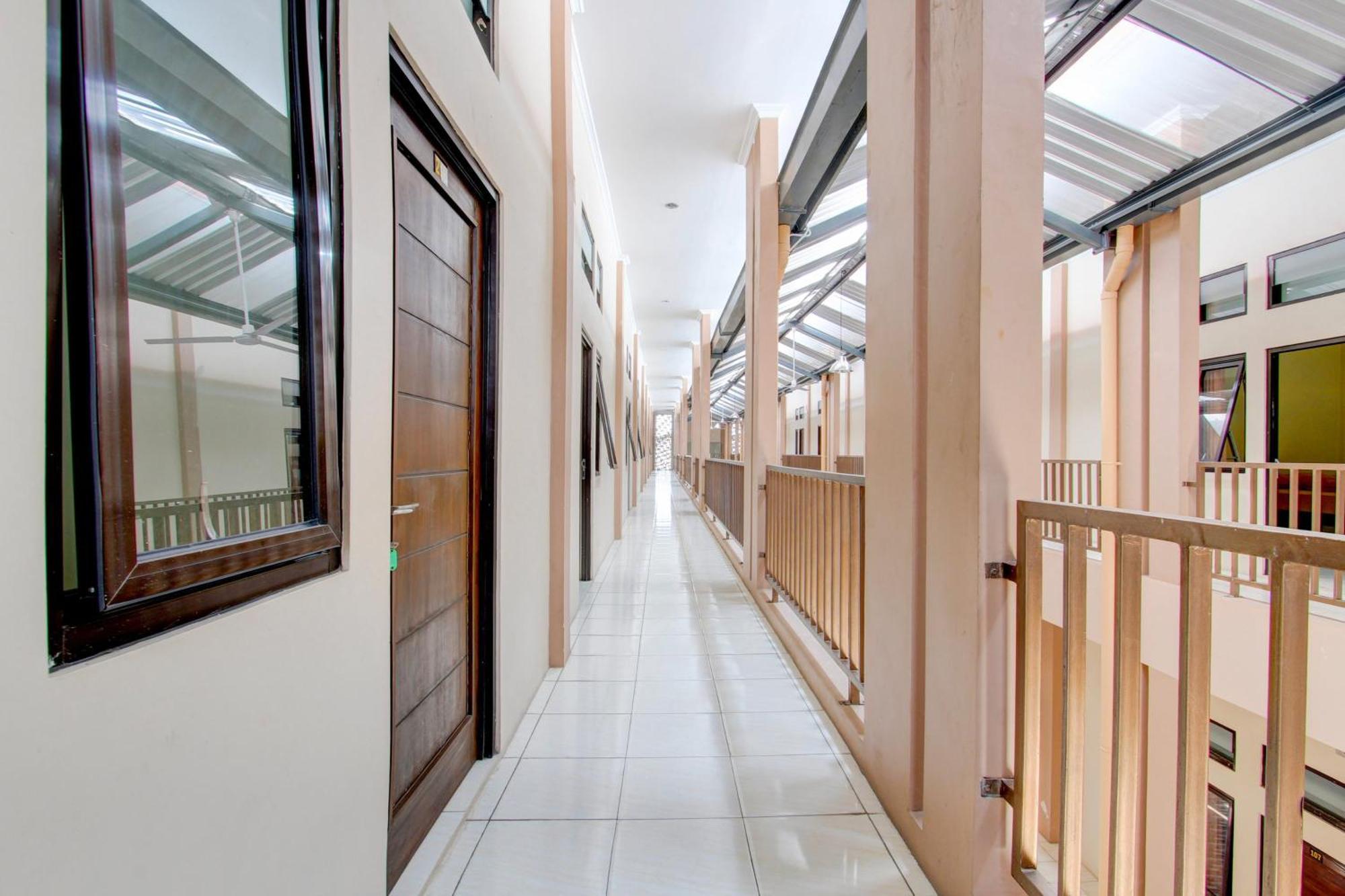 Spot On 93245 Guest House Mulia Dua Syariah Klaten Exteriör bild